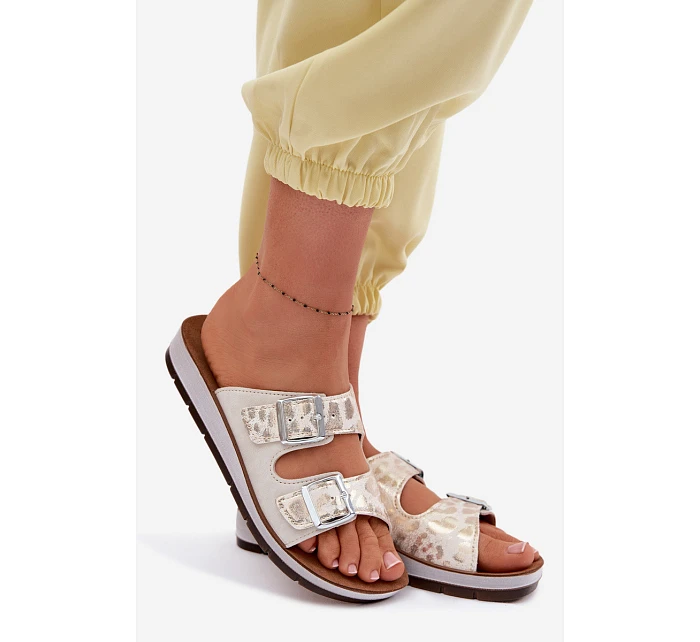 Dámské pantofle s přezkami model 22094889 Bílé - Inblu