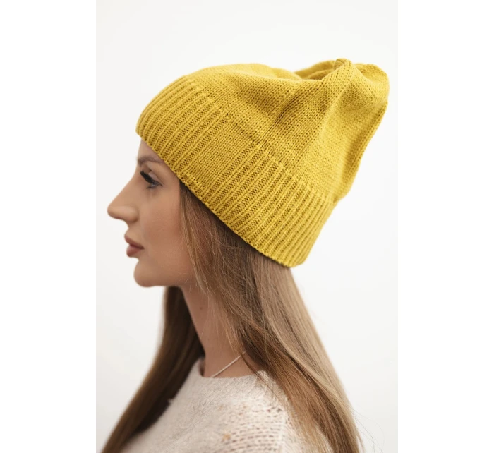 Dámská zimní čepice s vlnou v klasickém žebrovaném vzoru K444 hořčicová