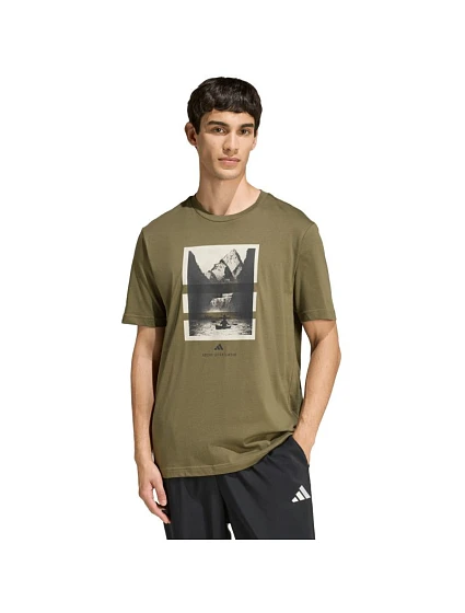 Pánské tričko adidas Outdoor Kayaking Graphic v olivové barvě KB2540 Pánské tričko adidas Outdoor Kayaking Graphic v olivové barvě KB2540