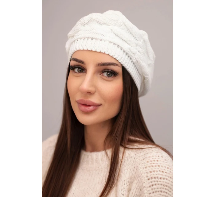 Dámská zimní čepice z vlny s ozdobným pletením a bílá model 21878093 - K-Fashion Dámská zimní čepice z vlny s ozdobným pletením a bílá model 21878093 - K-Fashion