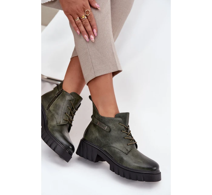 Nízké zateplené dámské boty na klínku s ozdobným páskem tmavě zelené model 21712781 - Boto