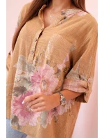 Dámská blůza z bavlny s květinovým vzorem a knoflíky - camelová Dámská blůza z bavlny s květinovým vzorem a knoflíky - camelová