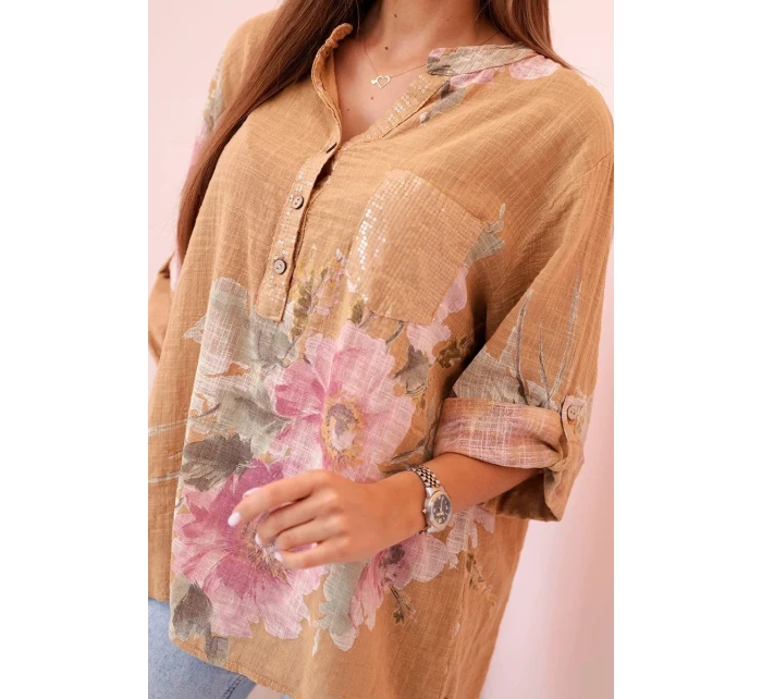 Dámská blůza z bavlny s květinovým vzorem a knoflíky - camelová Dámská blůza z bavlny s květinovým vzorem a knoflíky - camelová