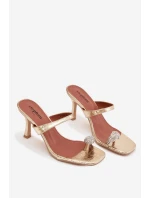 Dámské lodičky na podpatku s ozdobným detailem Zlaté model 21943402 - Boto Dámské lodičky na podpatku s ozdobným detailem Zlaté model 21943402 - Boto