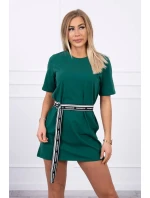 Šaty s ozdobným páskem zelené