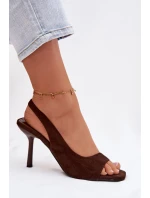Dámské sandály na podpatku z eko semiše čokoládové model 21951621 - Boto
