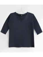 Hladká dámská halenka s výstřihem ve tvaru písmene "V" Hladká dámská halenka s výstřihem ve tvaru písmene "V"