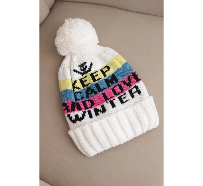 Dámská zimní čepice s vlnou a nápisem s velkým bambulí K422 bílá Dámská zimní čepice s vlnou a nápisem s velkým bambulí K422 bílá