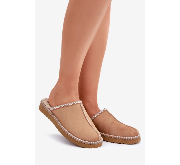 Pohodlná domácí obuv pantofle s výšivkou dámské model 21681289 Camel - Inblu