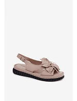 Kožené dámské sandály s ozdobným květinovým Vinceza 66917 Béžové