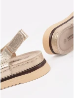 Trendy dámské zlaté  sandály na plochém podpatku