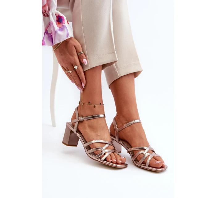 Dámské sandály na podpatku model 21656603 Zlaté - SERGIO LEONE