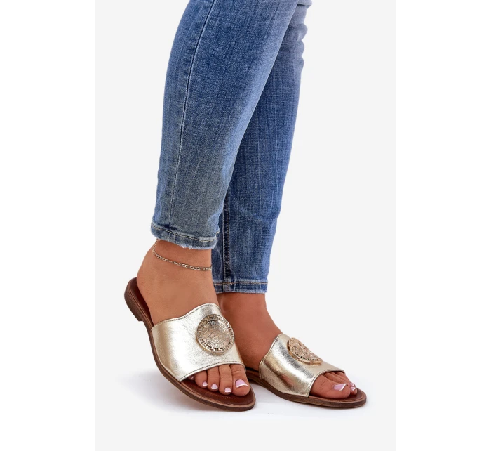 model 21686340 Kožené Pantofle Na Plochém Podpatku S Ozdobou Zlaté - Zazoo