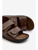 Pohodlné pánské žabky s zipy  tmavě hnědé model 21665802 - Inblu