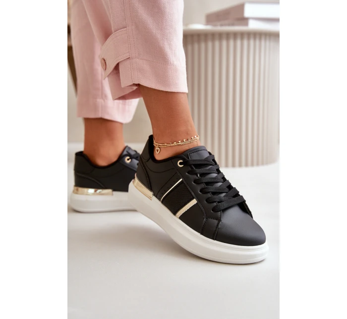 Módní dámské sneakers na platformě z eko kůže černé Nevisase Módní dámské sneakers na platformě z eko kůže černé Nevisase