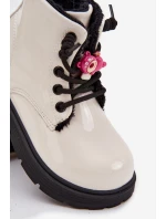 Zateplené dětské lakované botky s přívěskem „Miś“ – bílé Jovellea Zateplené dětské lakované botky s přívěskem „Miś“ – bílé Jovellea