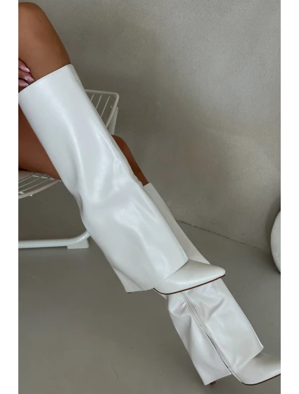 Zateplené kozačky na jehlovém podpatku s ohrnutým svrškem bílé model 21704872 - Boto Zateplené kozačky na jehlovém podpatku s ohrnutým svrškem bílé model 21704872 - Boto