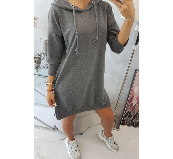 Šaty s kapucí a delšími zády v grafitové barvě