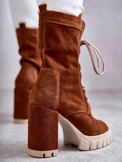 Dámské semišové kozačky na platformě hnědé model 21597730 - Boto