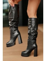 Nazouvací kozačky na podpatku a platformě s řasením zateplené černé Beridra Nazouvací kozačky na podpatku a platformě s řasením zateplené černé Beridra