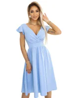 Šaty s výstřihem a krátkými rukávy model 21056000 - numoco Šaty s výstřihem a krátkými rukávy model 21056000 - numoco