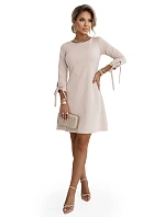 195-12 ALICE Trapézové mini šaty s mašlí a vázanými rukávy - béžové 195-12 ALICE Trapézové mini šaty s mašlí a vázanými rukávy - béžové