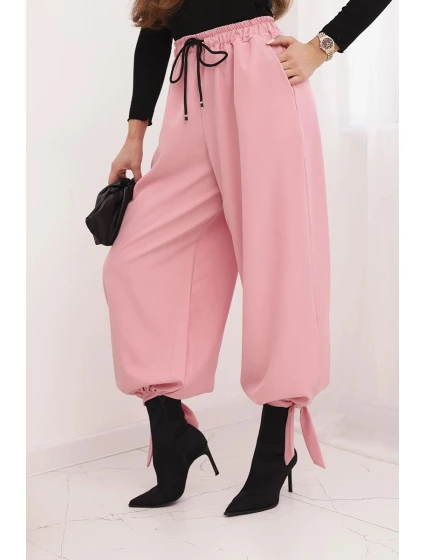 Dámské kalhoty s širokým nohavicí a vázáním dole světle růžové Dámské kalhoty s širokým nohavicí a vázáním dole světle růžové