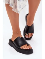 Dámské Pantofle Na Platformě S Dekorativním Detalem Černé model 21696863 - EVENTO