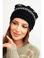 Dámská zimní čepice s vzorem a vlnou model 21725336 černá - K-Fashion Dámská zimní čepice s vzorem a vlnou model 21725336 černá - K-Fashion