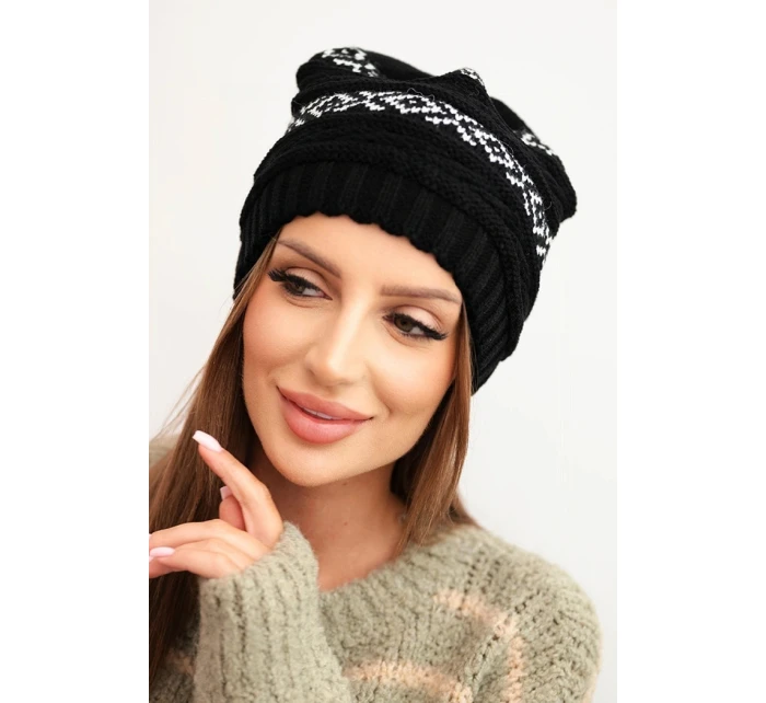 Dámská zimní čepice s vzorem a vlnou model 21725336 černá - K-Fashion Dámská zimní čepice s vzorem a vlnou model 21725336 černá - K-Fashion