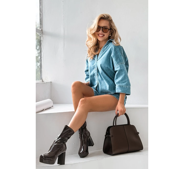 Lakované dámské kotníkové boty na platformě a sloupkovém podpatku čokoládové model 21711487 - Boto Lakované dámské kotníkové boty na platformě a sloupkovém podpatku čokoládové model 21711487 - Boto