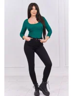 Tělová halenka s potiskem pistole zelené barvy