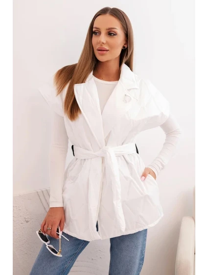 Dámská prošívaná vesta s páskem a širokým límcem bílá