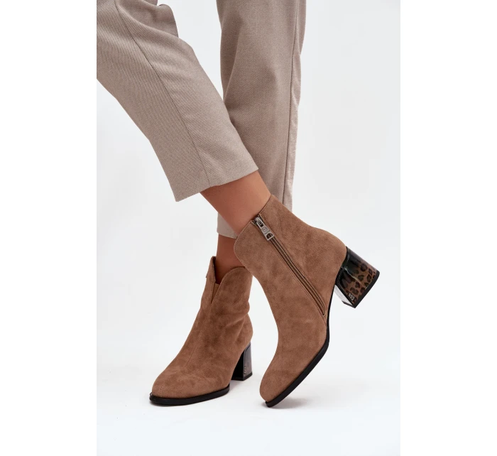 Dámské kotníkové boty z přírodní semiš s podpatkem vyhřívané model 21713380 Camel - VINCEZA