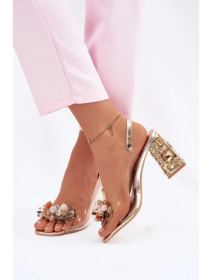 Průhledné sandály na podpatku s krystaly model 22102714 zlaté - VINCEZA Průhledné sandály na podpatku s krystaly model 22102714 zlaté - VINCEZA