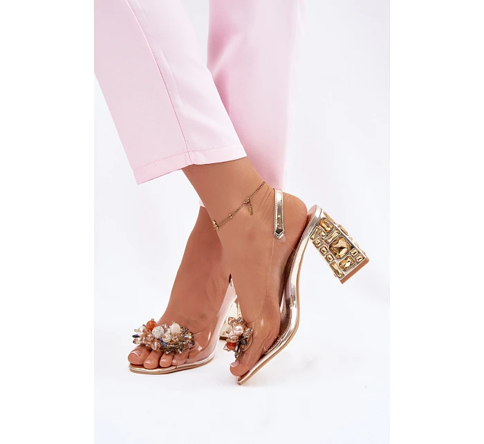 Průhledné sandály na podpatku s krystaly model 22102714 zlaté - VINCEZA Průhledné sandály na podpatku s krystaly model 22102714 zlaté - VINCEZA