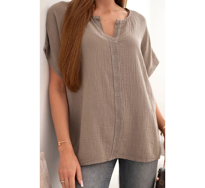 Dámská bavlněná halenka oversize s výstřihem do V a krajkou fango Dámská bavlněná halenka oversize s výstřihem do V a krajkou fango