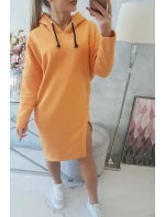 Šaty s kapucí a bočním rozparkem broskvové Šaty s kapucí a bočním rozparkem broskvové