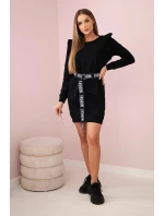 Dámské šaty s volánky a páskem černý Dámské šaty s volánky a páskem černý