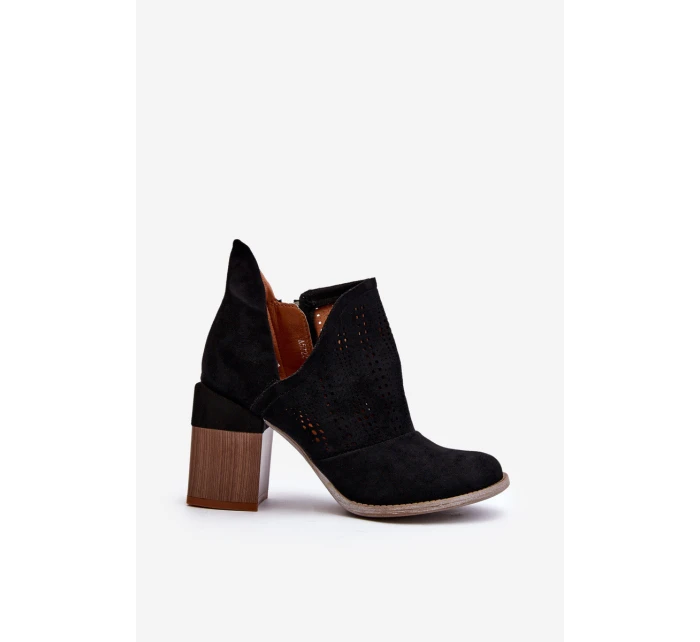 Dámské černé kozačky s výšivkou na podpatku model 21647675 - Boto Dámské černé kozačky s výšivkou na podpatku model 21647675 - Boto