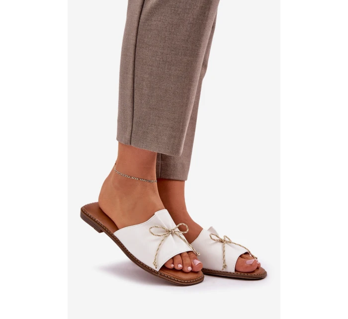 Pantofle Na Plochém Podpatku S Mašlí Bílé model 21684354 - Boto Pantofle Na Plochém Podpatku S Mašlí Bílé model 21684354 - Boto