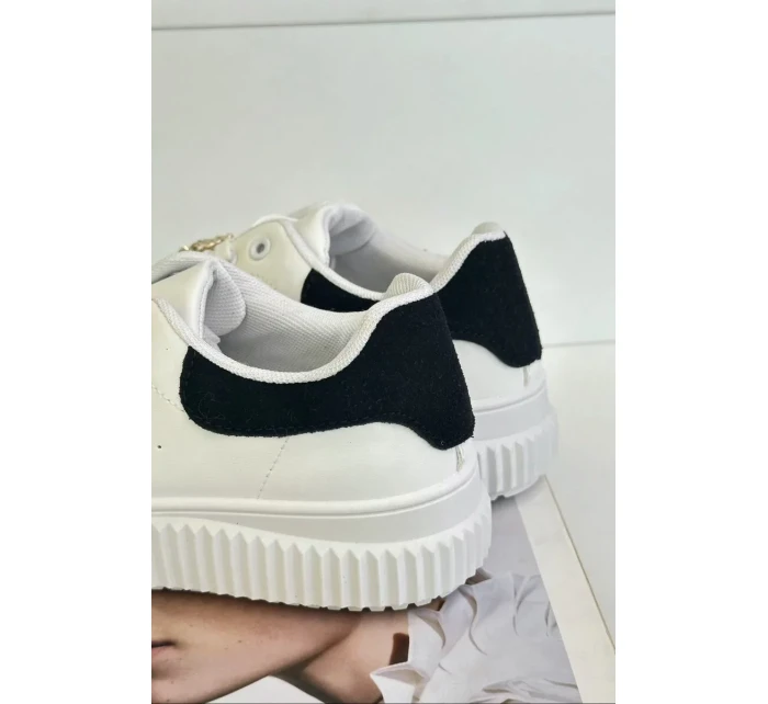 Nízké Tenisky Z Eko Kůže S Odznaky Bílo-Černé Cillione Nízké Tenisky Z Eko Kůže S Odznaky Bílo-Černé Cillione