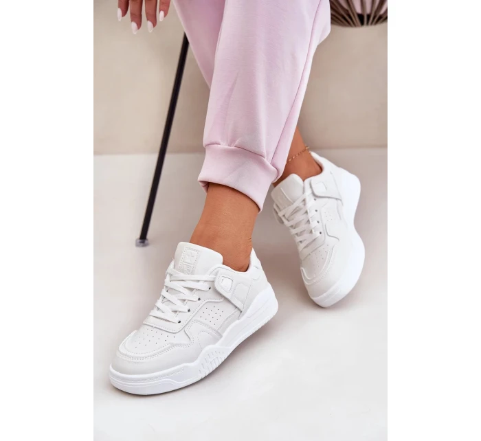 Dámské sportovní tenisky z eko kůže – bílé