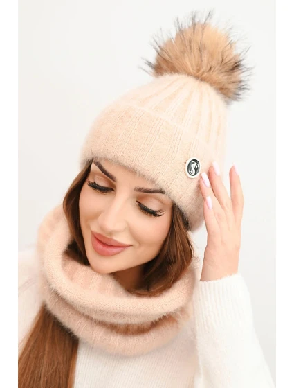 Dámská zimní souprava s bambulí a nákrčníkem béžová