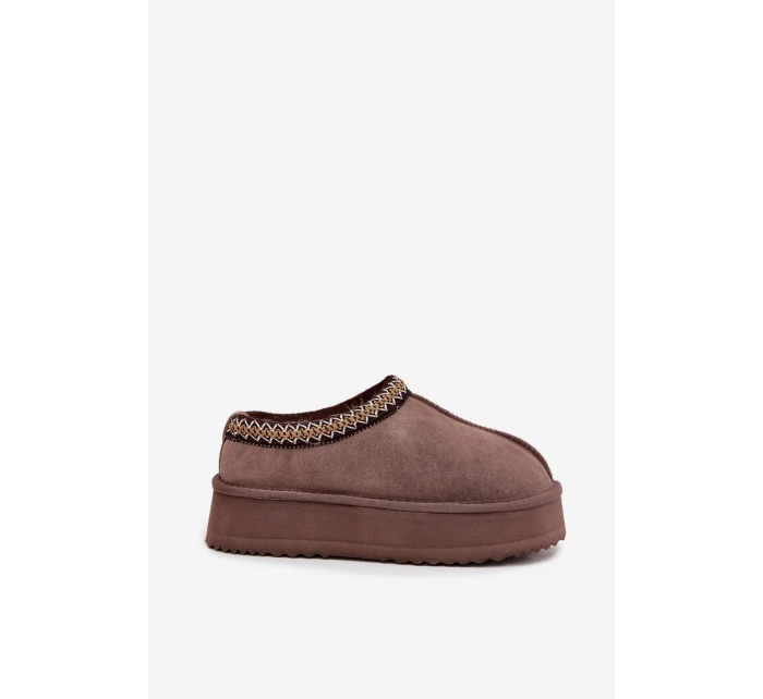 Nízké semišové sněhule pro ženy s výšivkou na platformě Vinceza 97960 hnědé