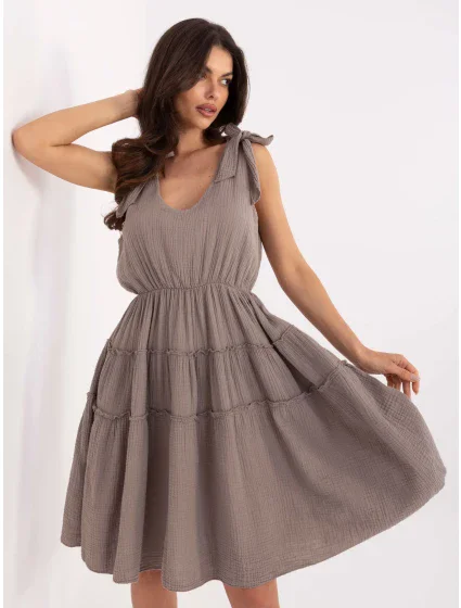 Sukienka MI SK model 21191027 ciemny bezowy - FPrice Sukienka MI SK model 21191027 ciemny bezowy - FPrice