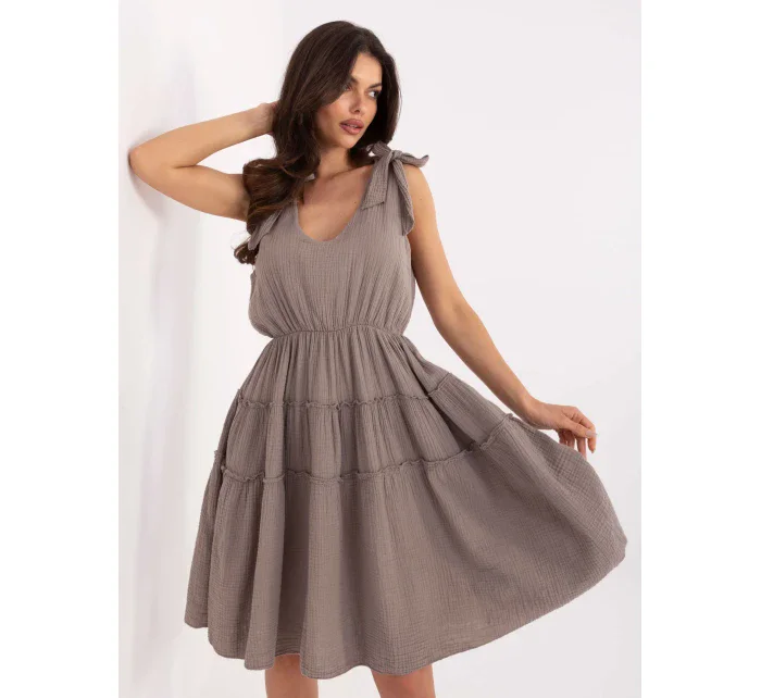 Sukienka MI SK model 21191027 ciemny bezowy - FPrice Sukienka MI SK model 21191027 ciemny bezowy - FPrice