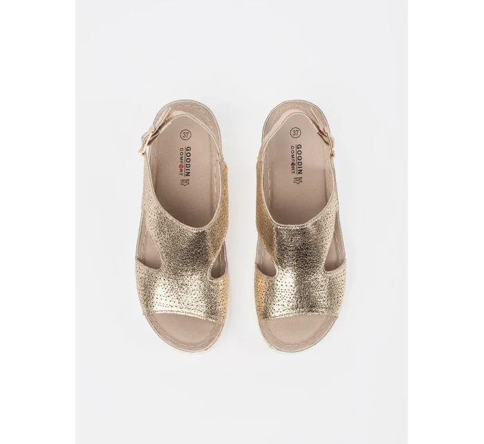 Zajímavé dámské  sandály zlaté platforma