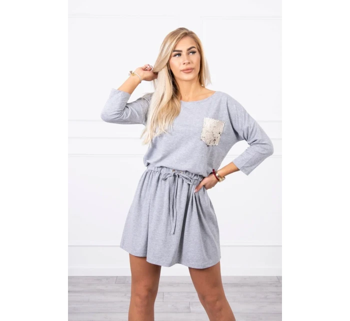 Šaty s flitrovou kapsou šedé