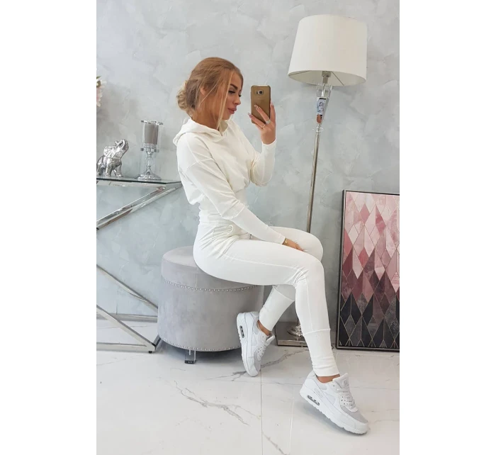 Široká žebrovaná souprava v barvě ecru